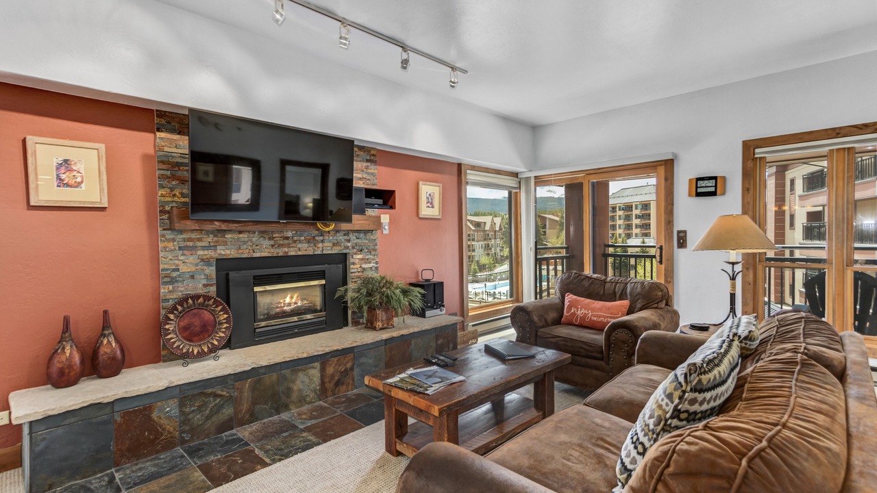 Photo of Livingroom in Peak 9