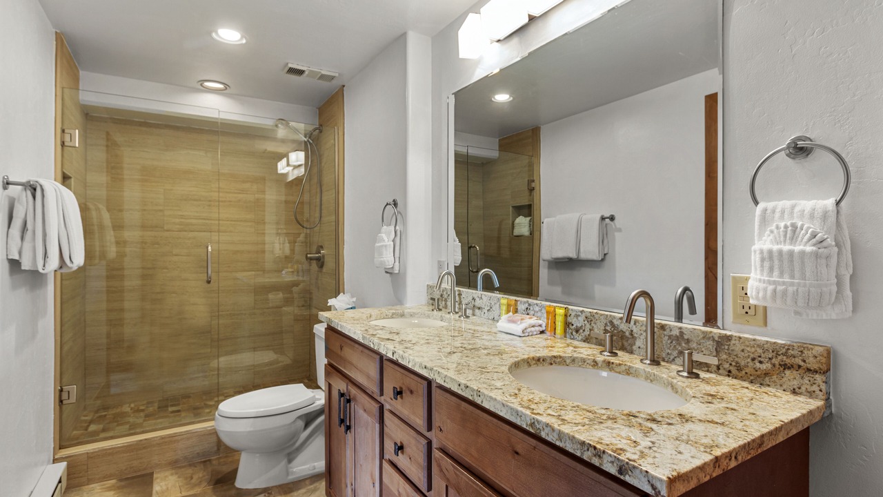 Photo of Bathroom in Peak 9