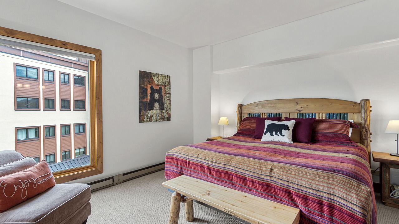 Photo of Bedroom in Peak 9