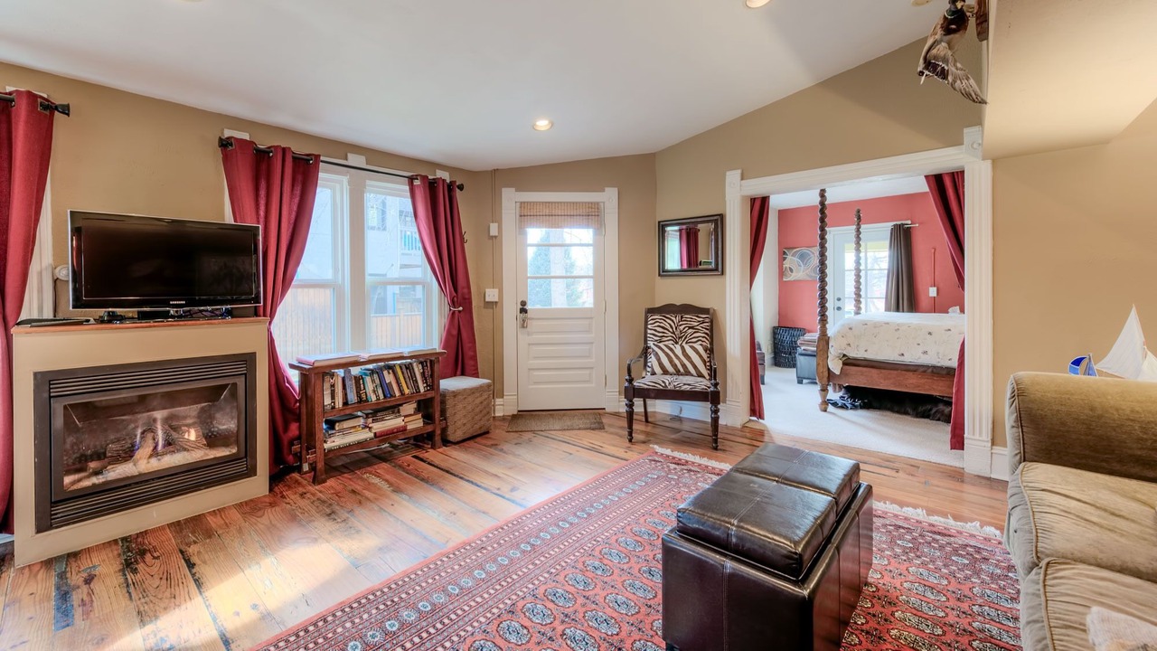 Photo of Livingroom in Mapleton Hill