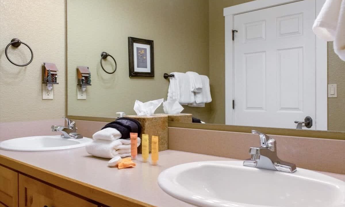 Photo of Bathroom in Lakeside Village