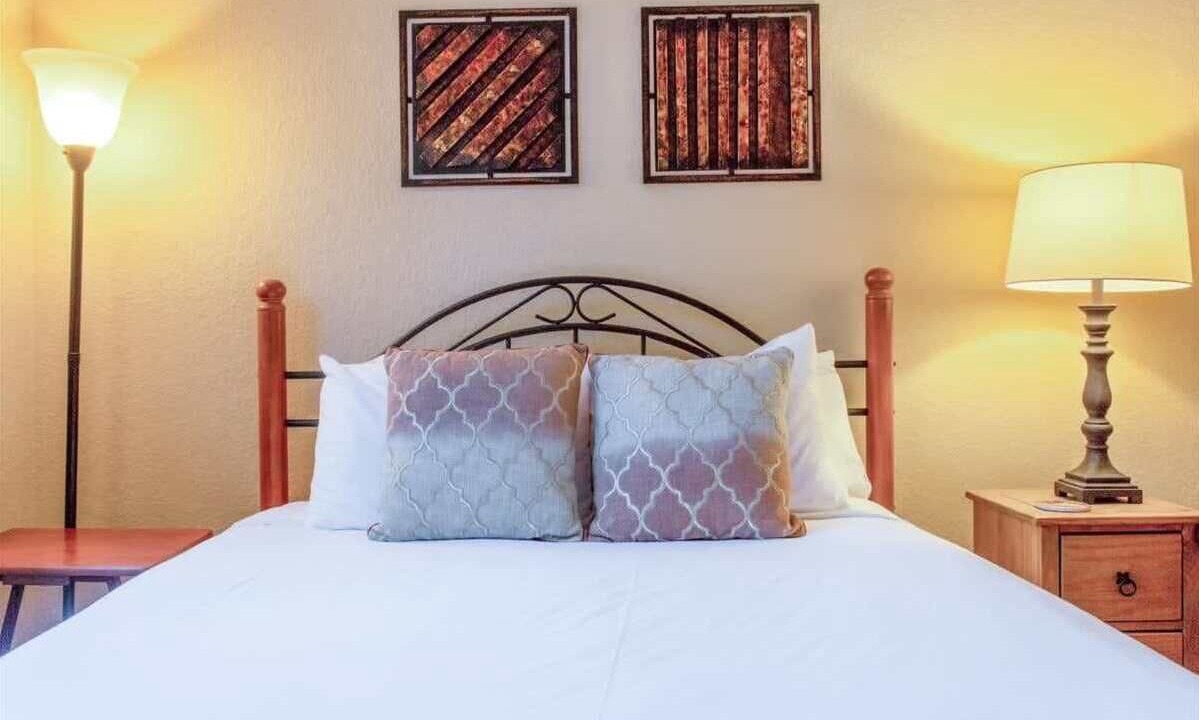 Photo of Bedroom in Lakeside Village
