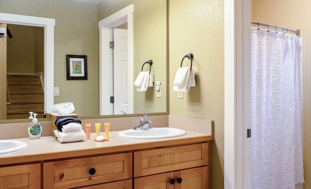 Photo of Bathroom in Lakeside Village