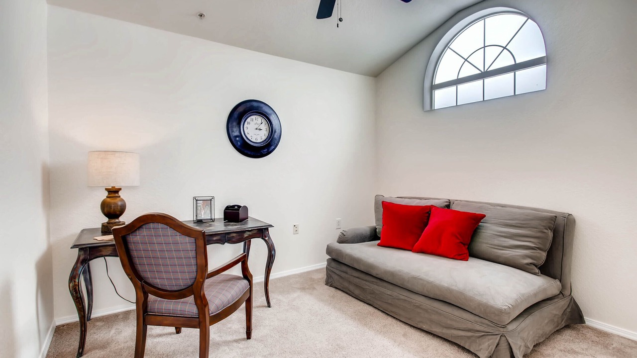 Photo of Livingroom in Aurora