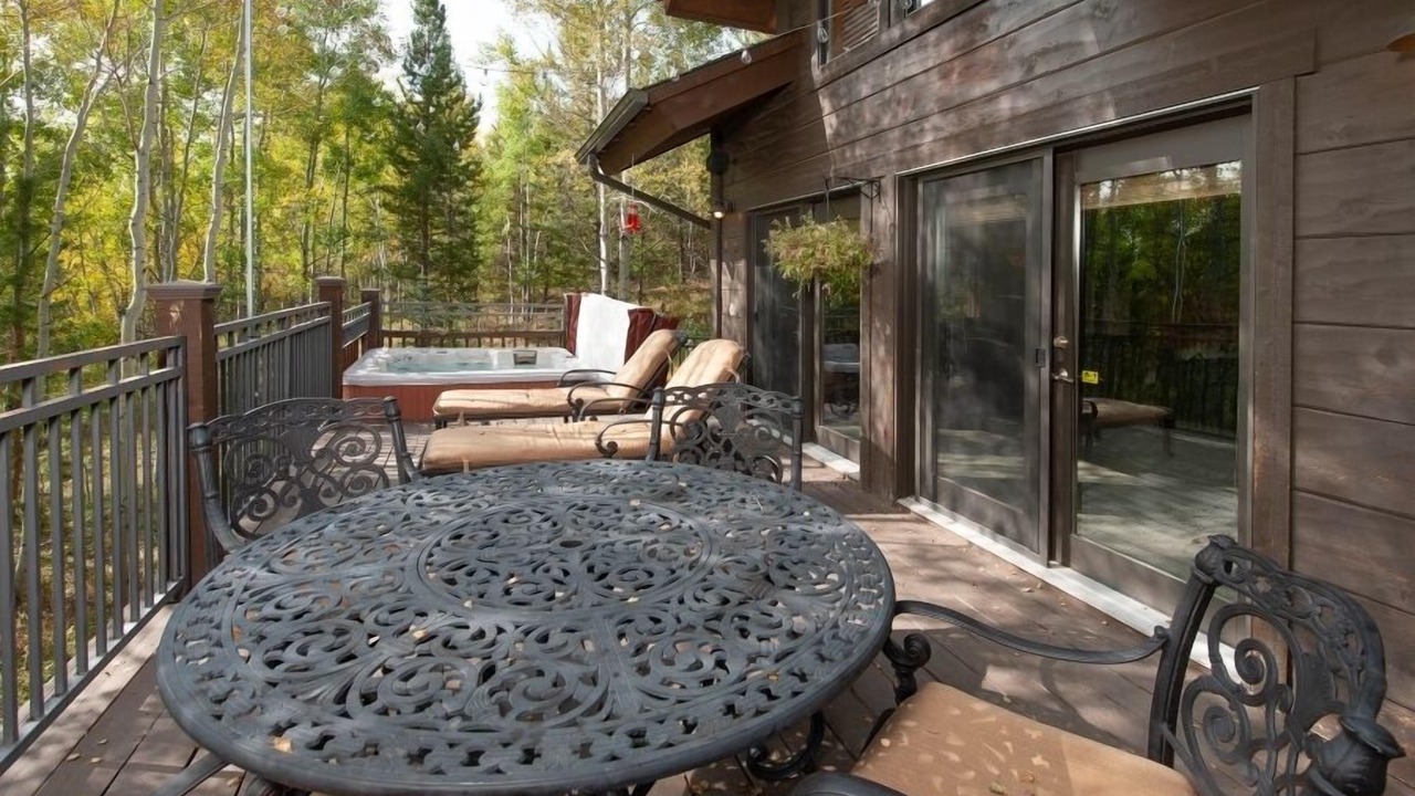Photo of Patio Balcony in Three Peaks
