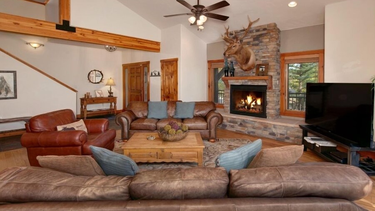 Photo of Livingroom in Three Peaks