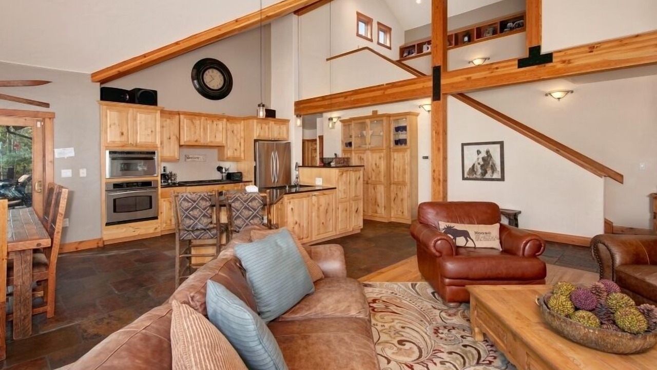Photo of Livingroom in Three Peaks