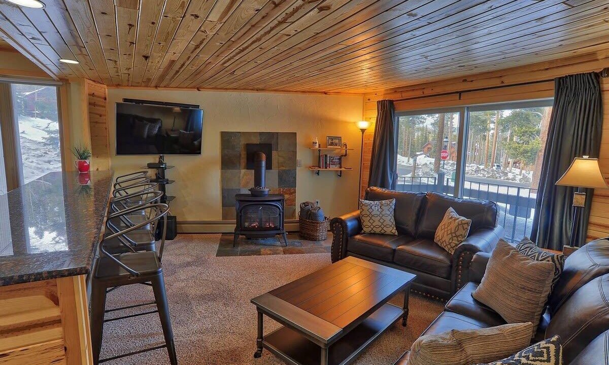 Photo of Livingroom in Peak 8