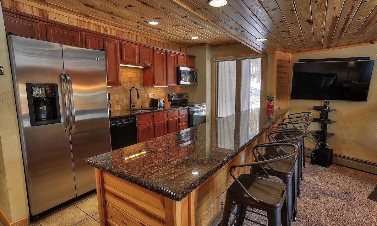 Photo of Kitchen in Peak 8