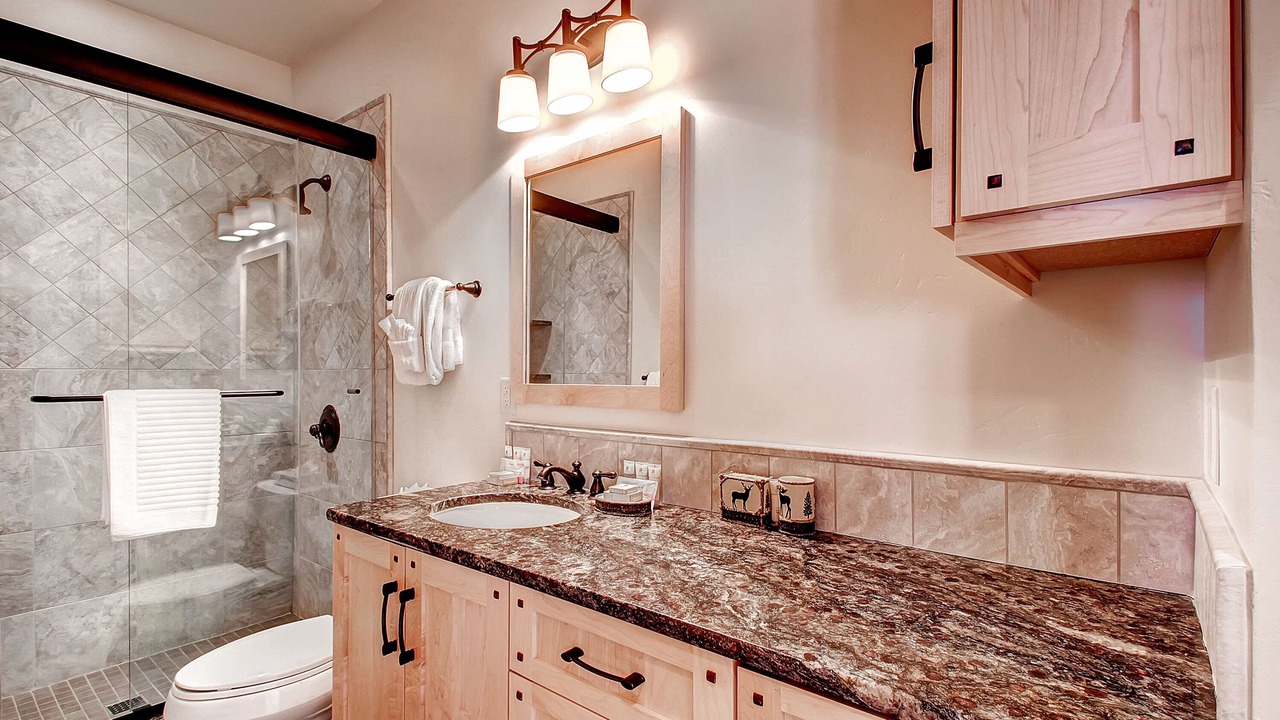 Photo of Bathroom in Four O'Clock