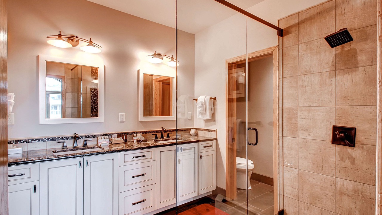 Photo of Bathroom in Four O'Clock