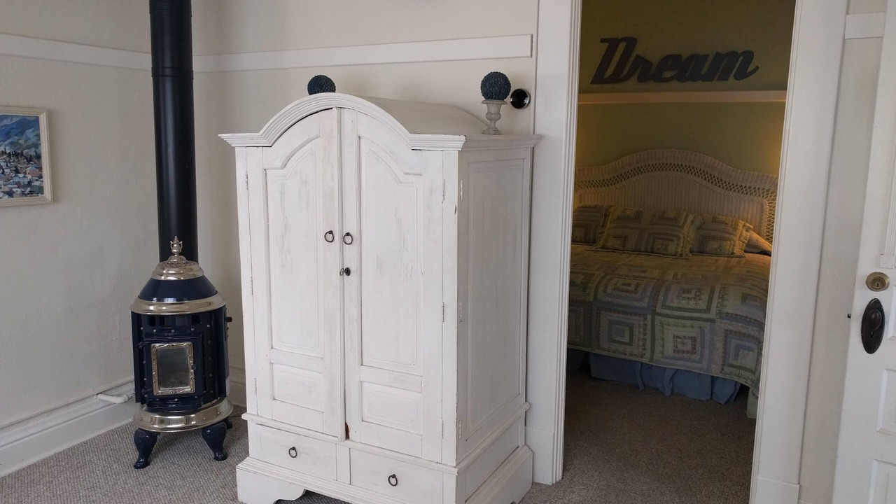 Photo of Bedroom in Manitou Springs Historic District