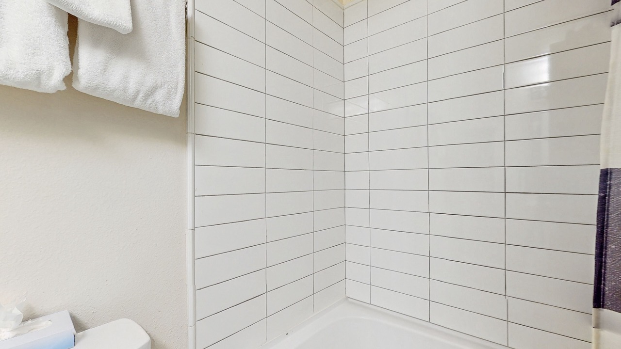 Photo of Bathroom in Four O'Clock