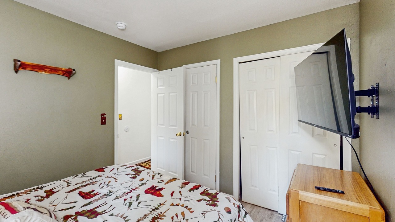 Photo of Bedroom in Four O'Clock
