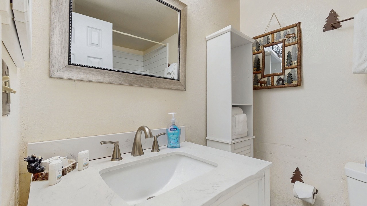 Photo of Bathroom in Four O'Clock