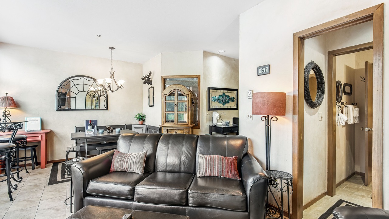 Photo of Livingroom in River Run
