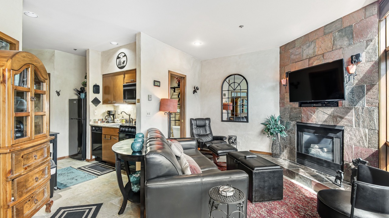 Photo of Livingroom in River Run