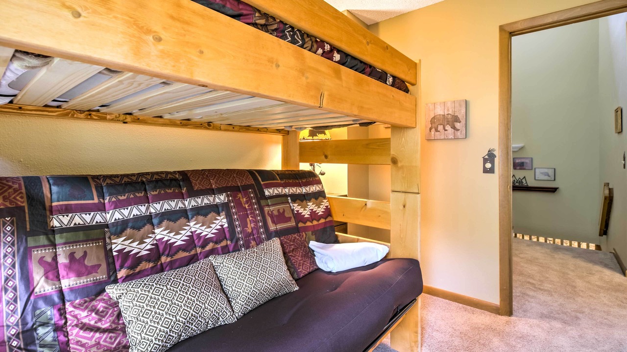 Photo of Livingroom in Fall River Estates