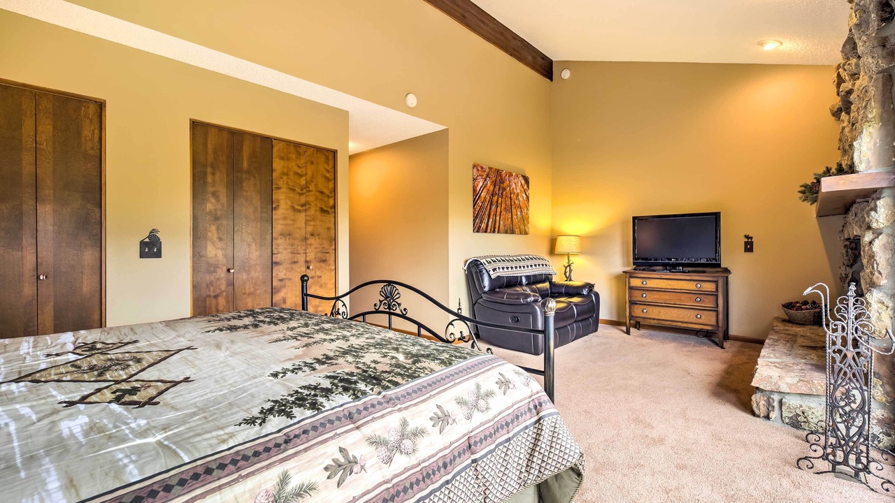 Photo of Bedroom in Fall River Estates