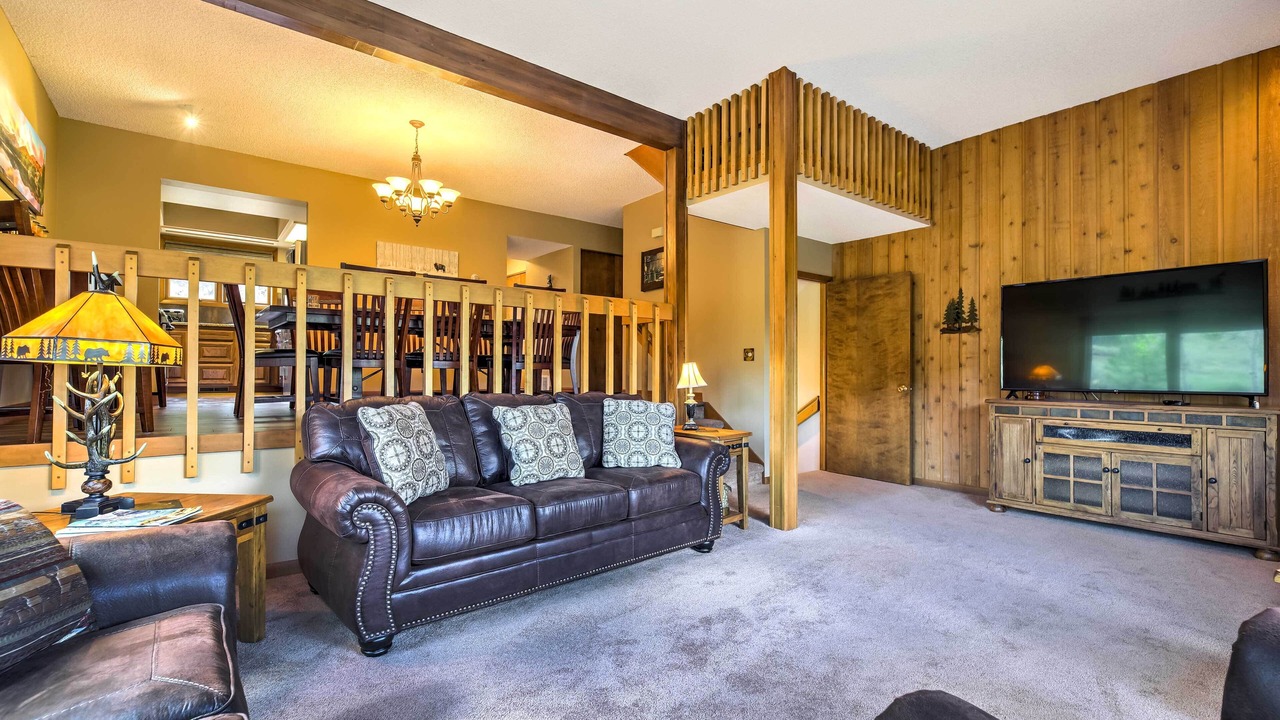 Photo of Livingroom in Fall River Estates
