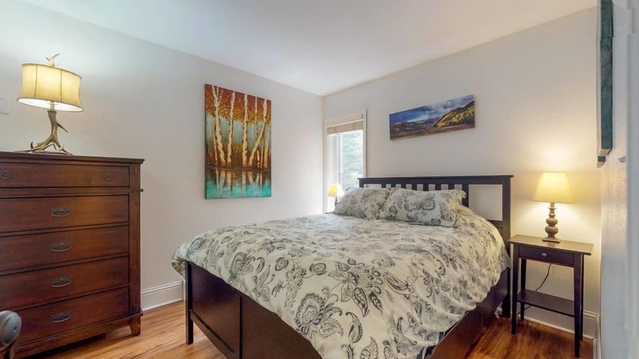 Photo of Bedroom in Four O'Clock