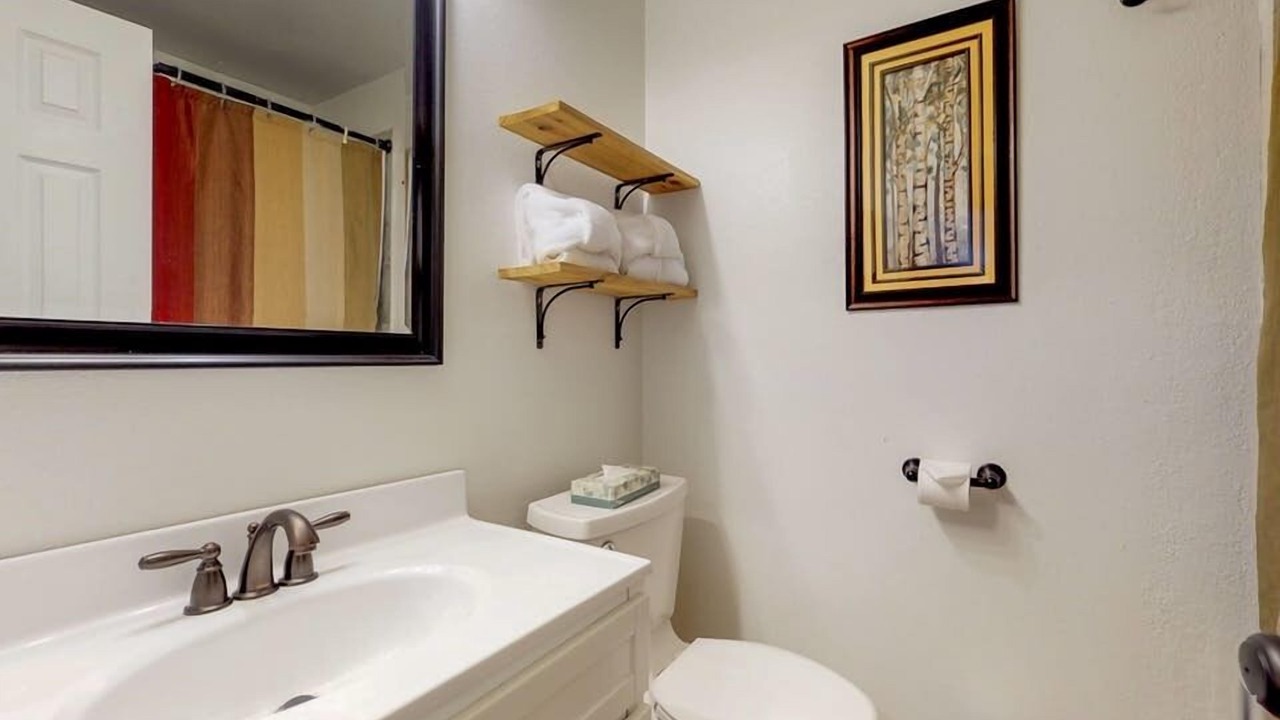 Photo of Bathroom in Four O'Clock