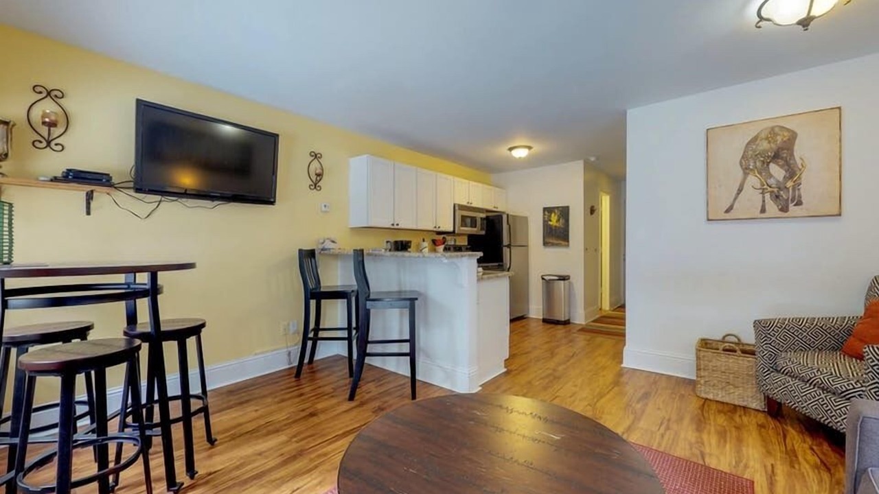 Photo of Livingroom in Four O'Clock