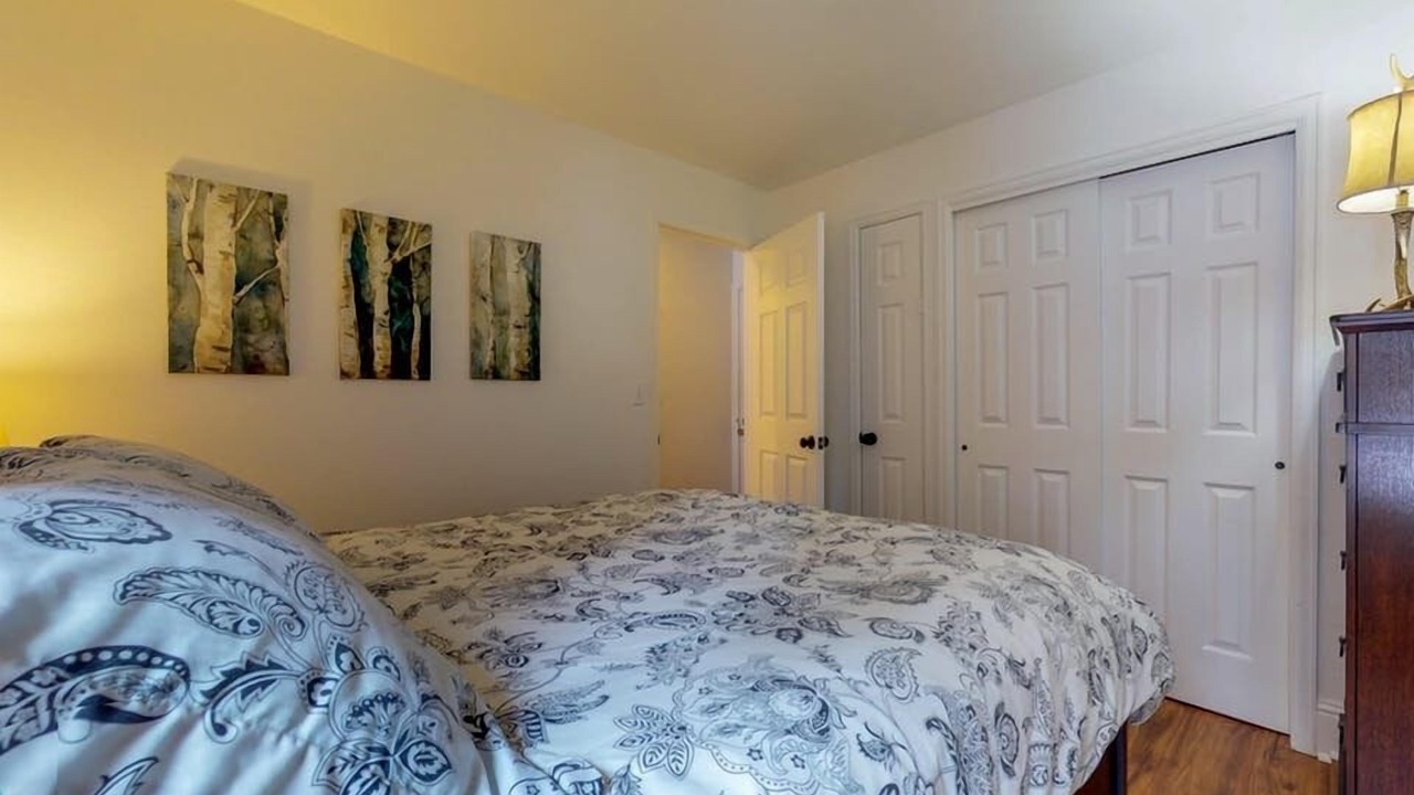 Photo of Bedroom in Four O'Clock