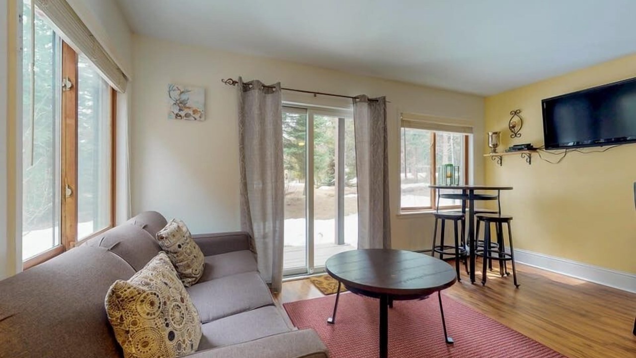 Photo of Livingroom in Four O'Clock