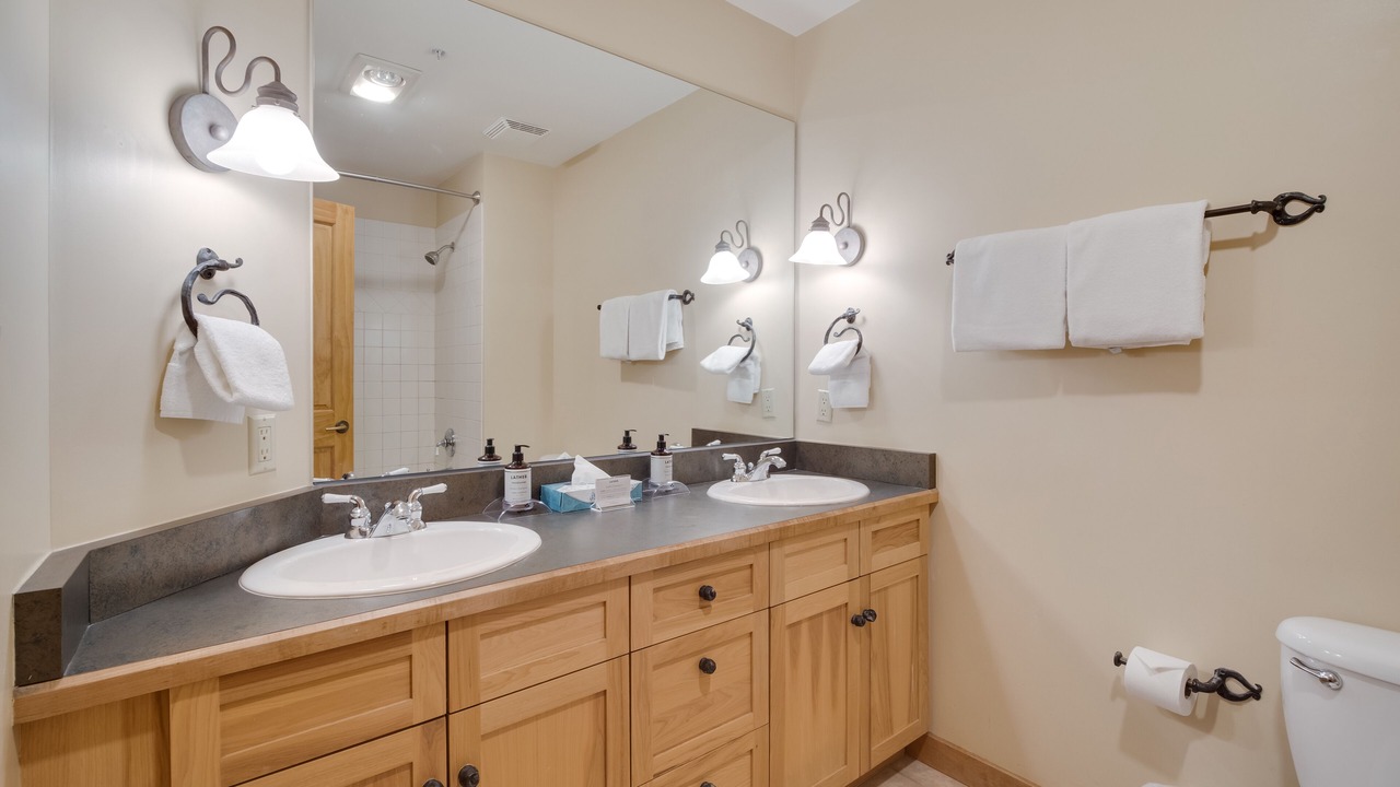 Photo of Bathroom in River Run