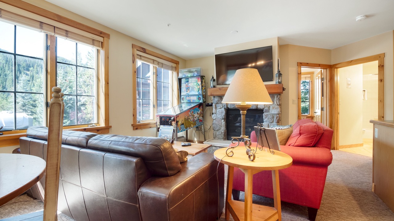 Photo of Livingroom in River Run