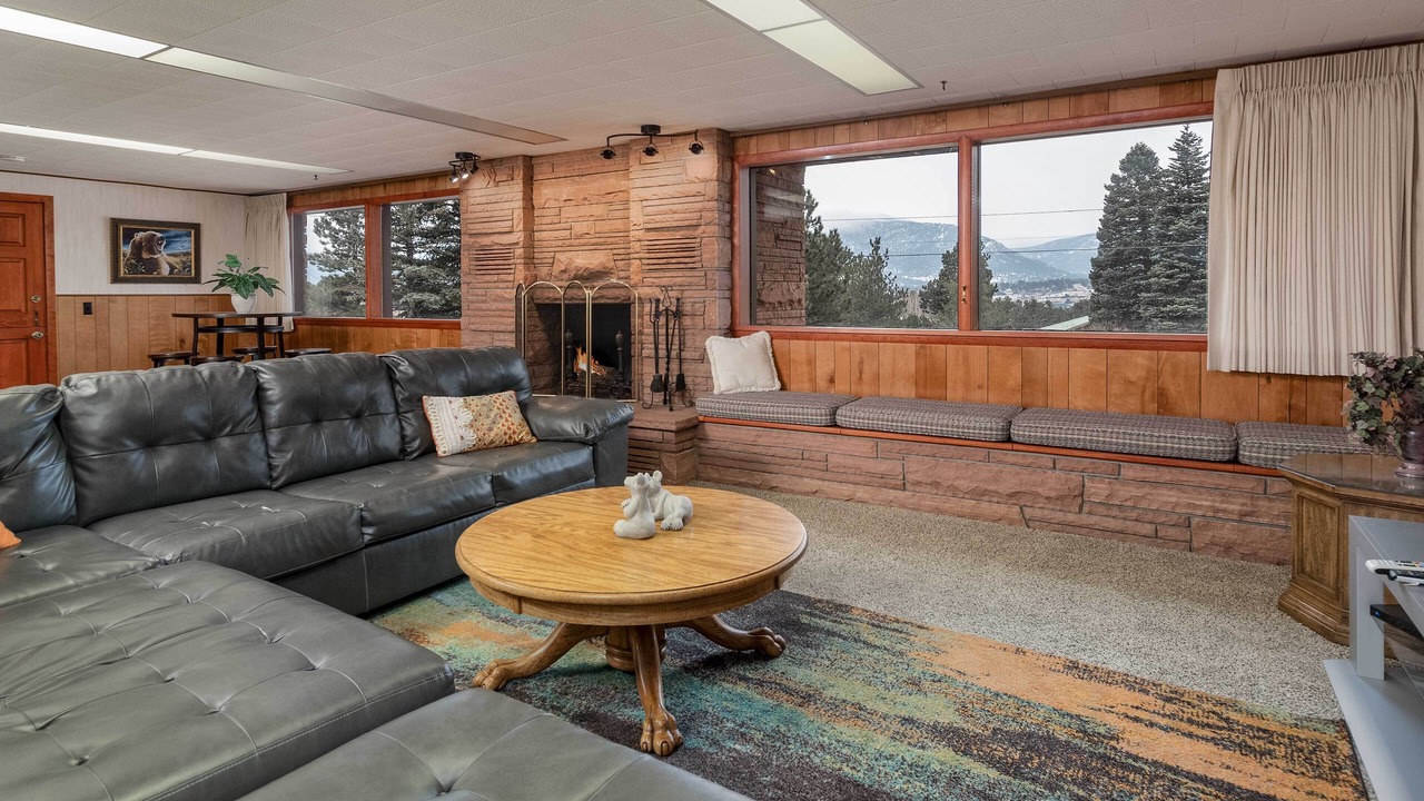 Photo of Livingroom in Stanley Hills