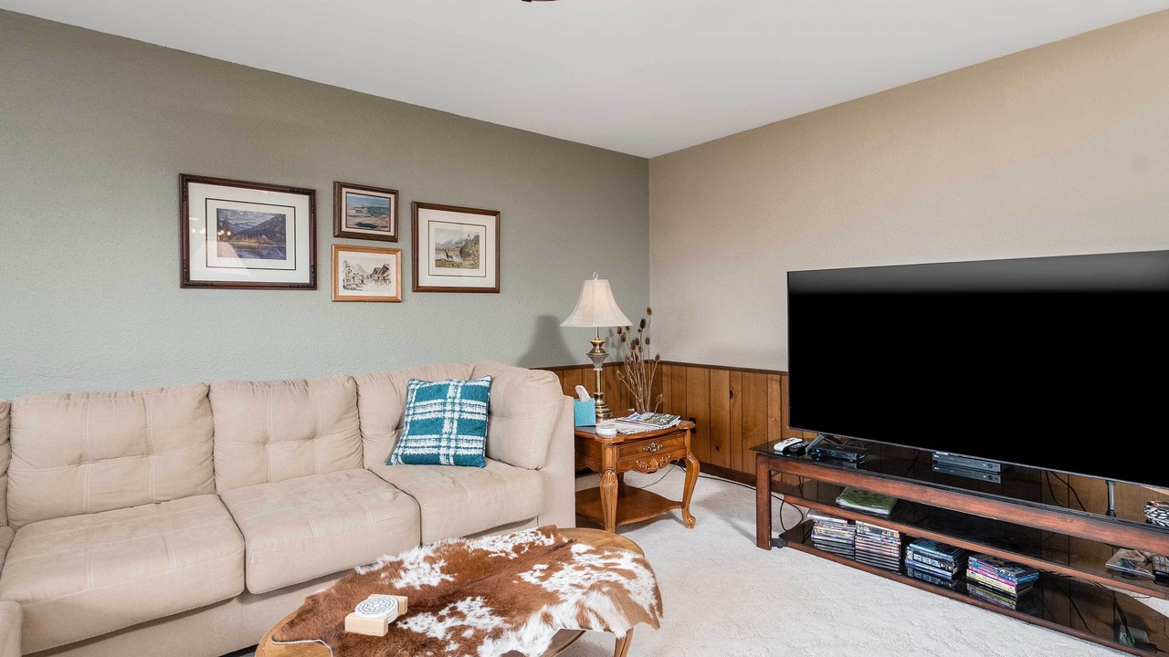 Photo of Livingroom in Stanley Hills