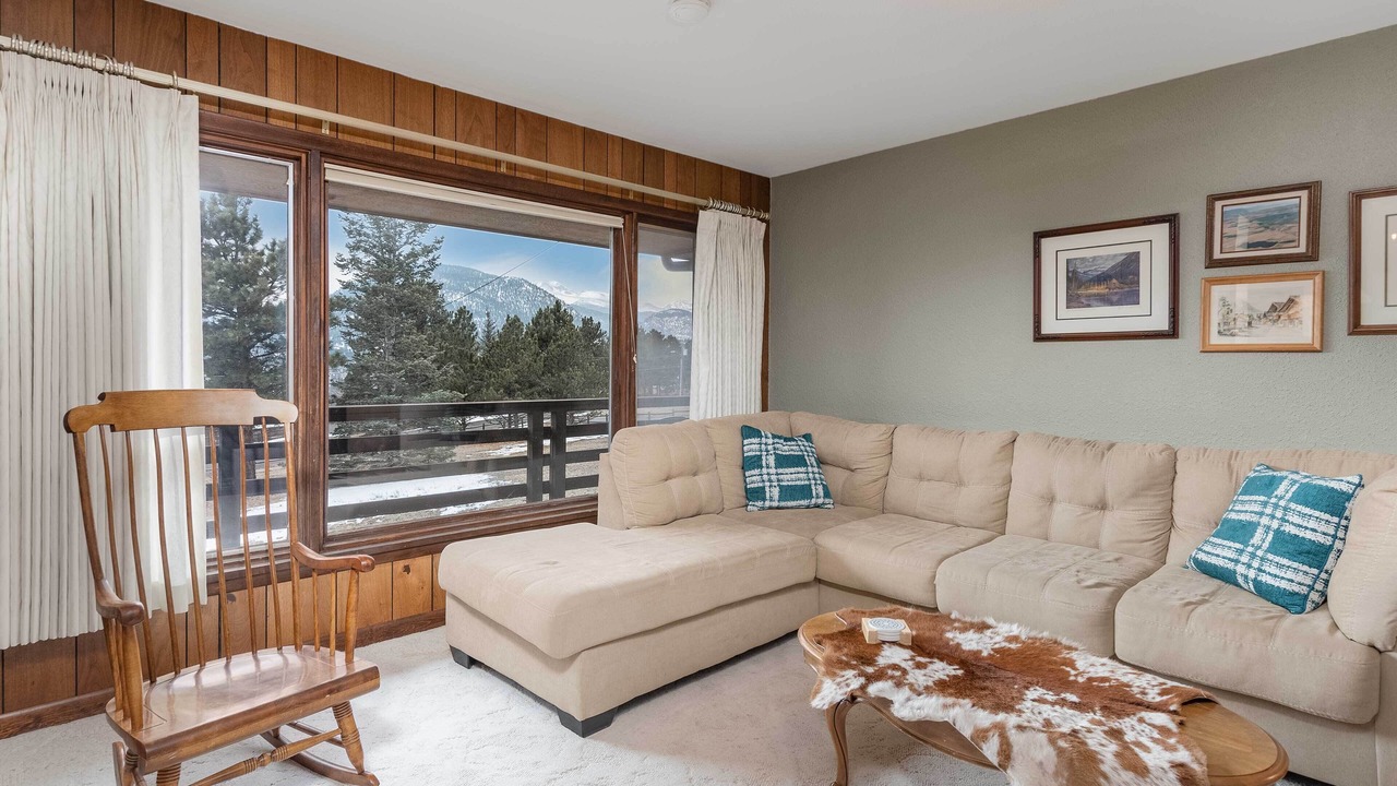 Photo of Livingroom in Stanley Hills