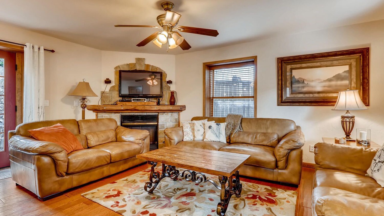 Photo of Livingroom in Historic District