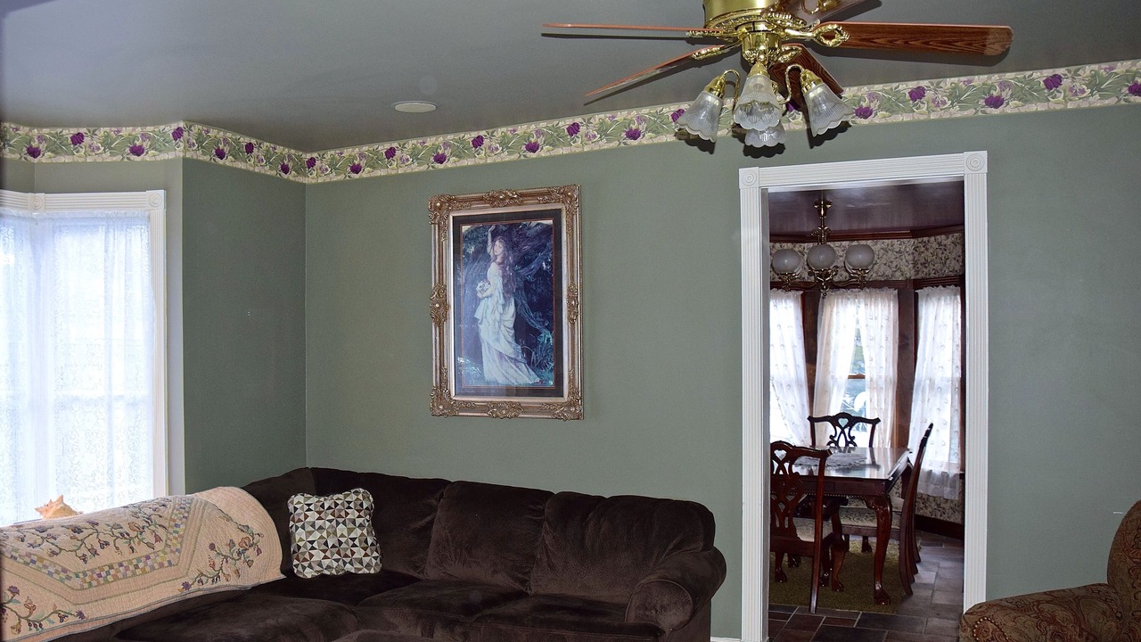 Photo of Livingroom in Historic District