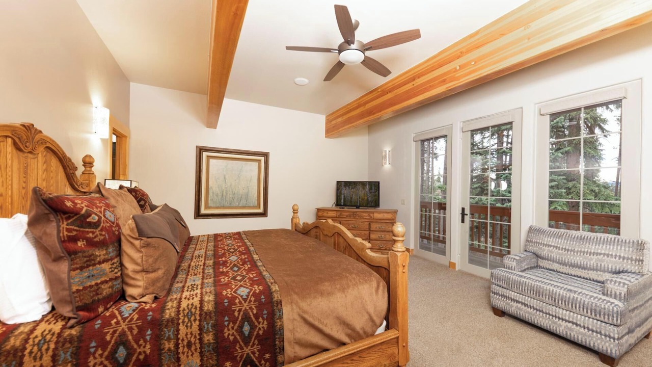 Photo of Bedroom in Peak 8