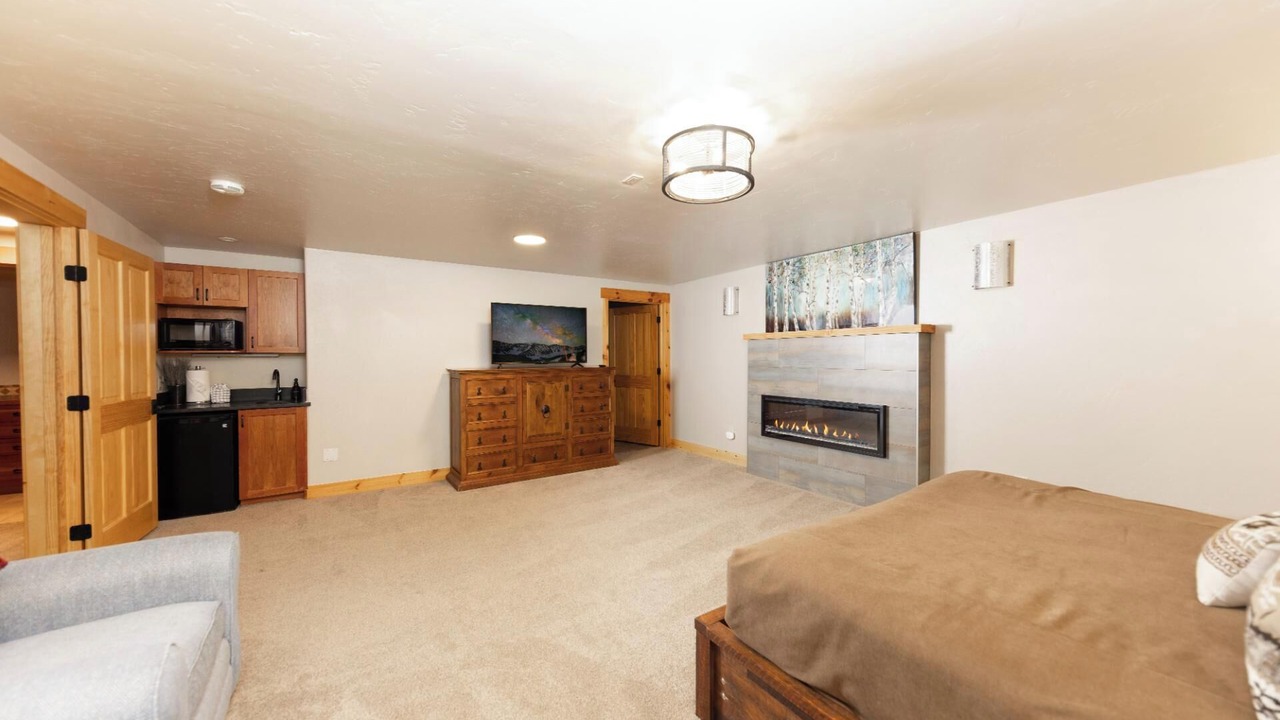 Photo of Bedroom in Peak 8