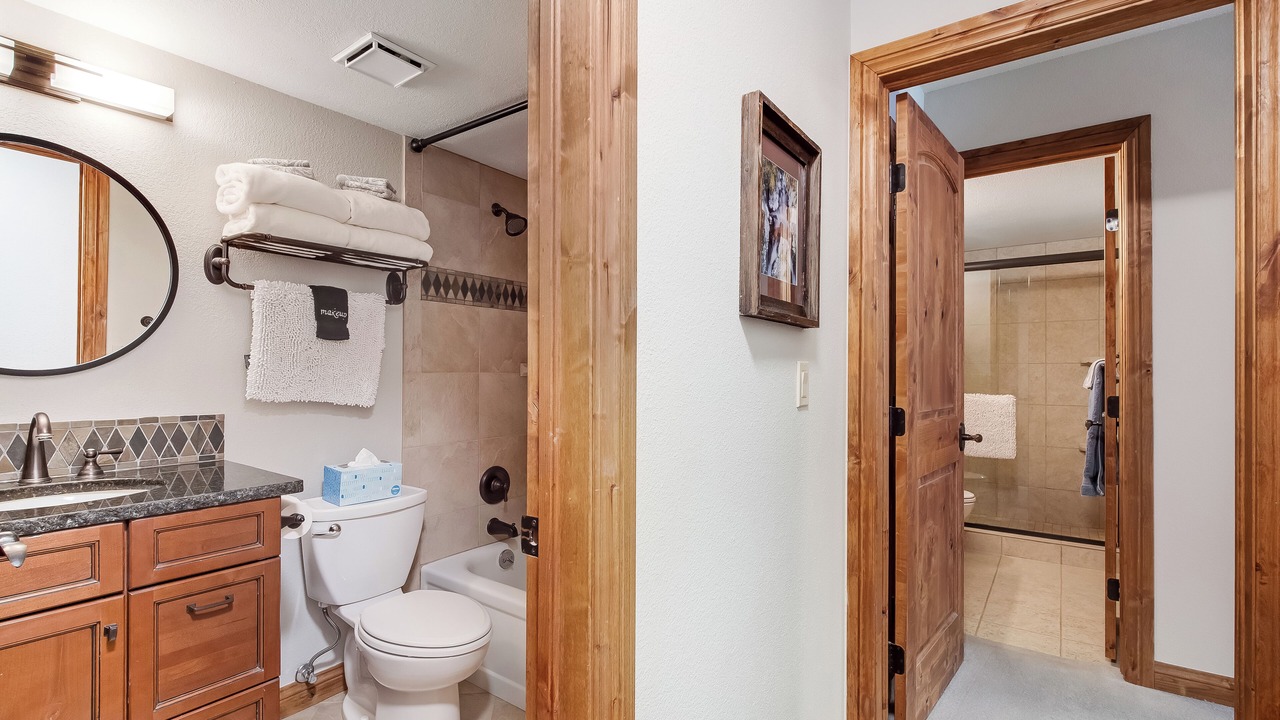 Photo of Bathroom in Four O'Clock
