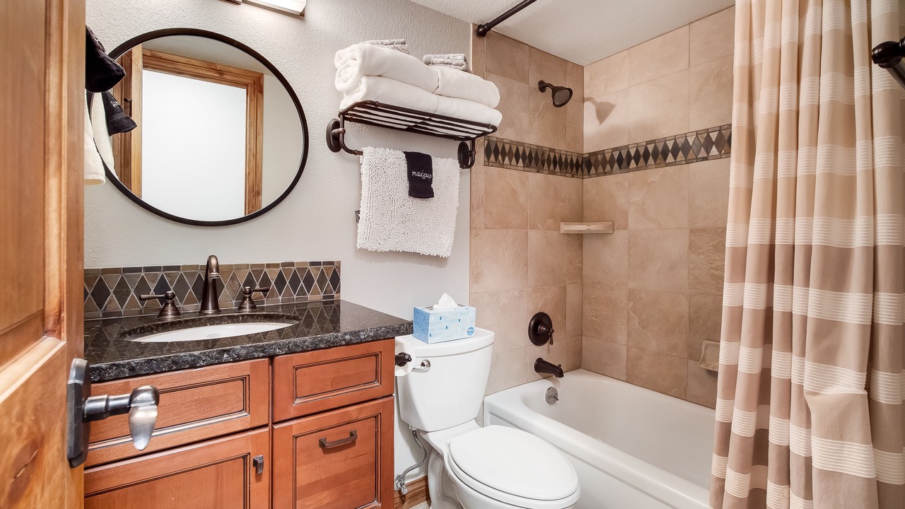Photo of Bathroom in Four O'Clock