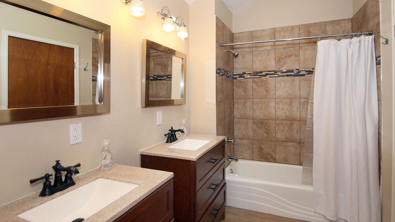 Photo of Bathroom in Manitou Springs Historic District