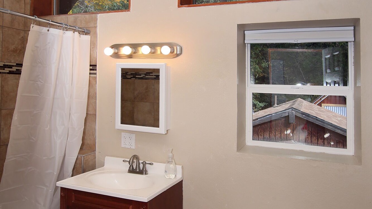 Photo of Bathroom in Manitou Springs Historic District