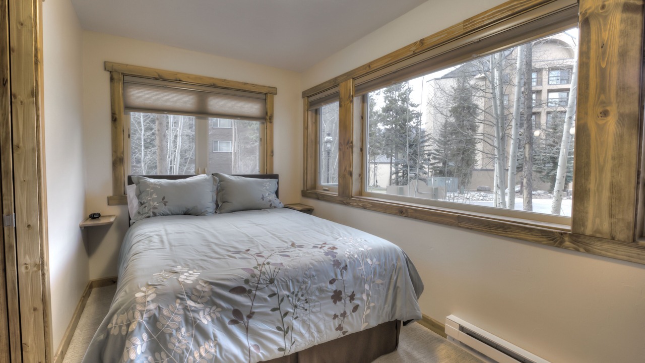 Photo of Bedroom in Peak 9