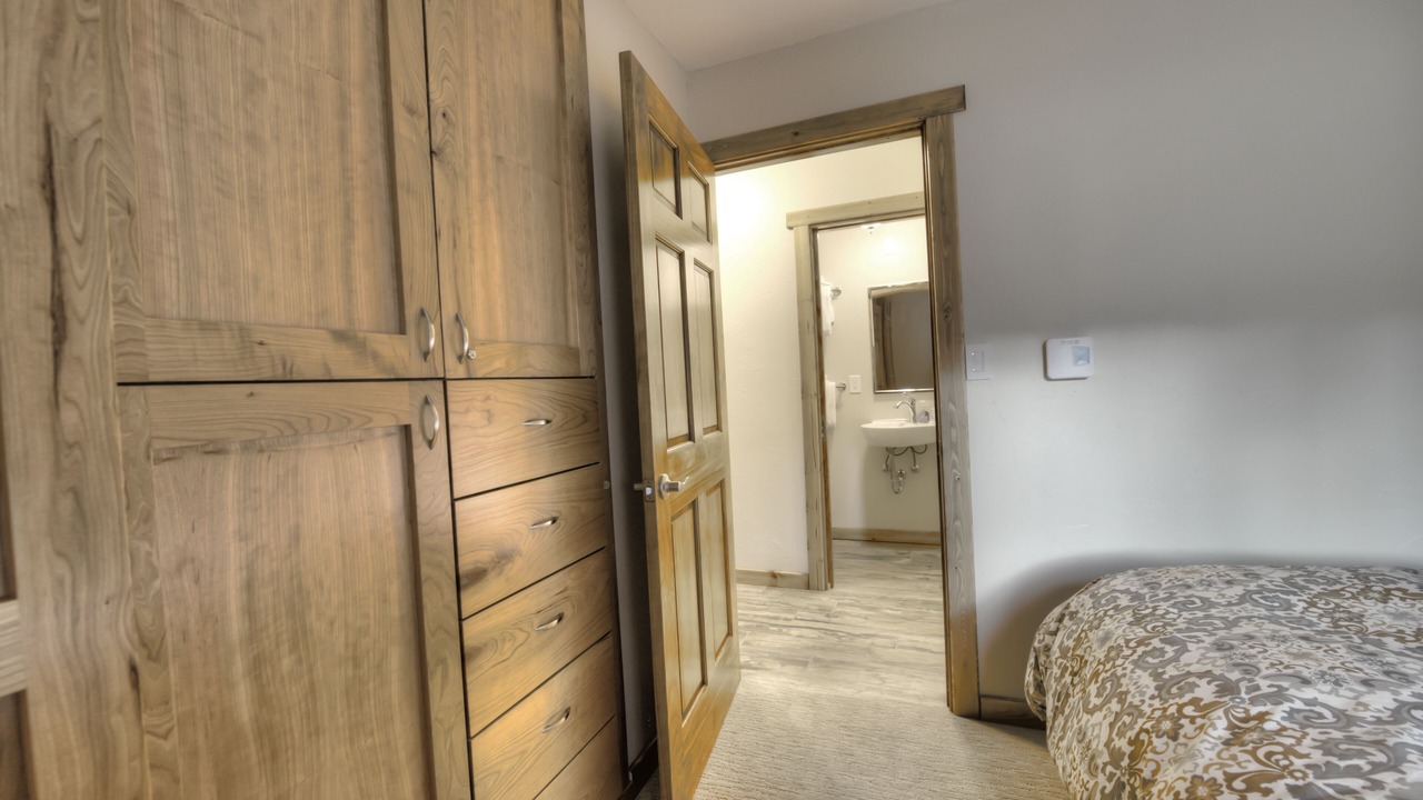 Photo of Bedroom in Peak 9