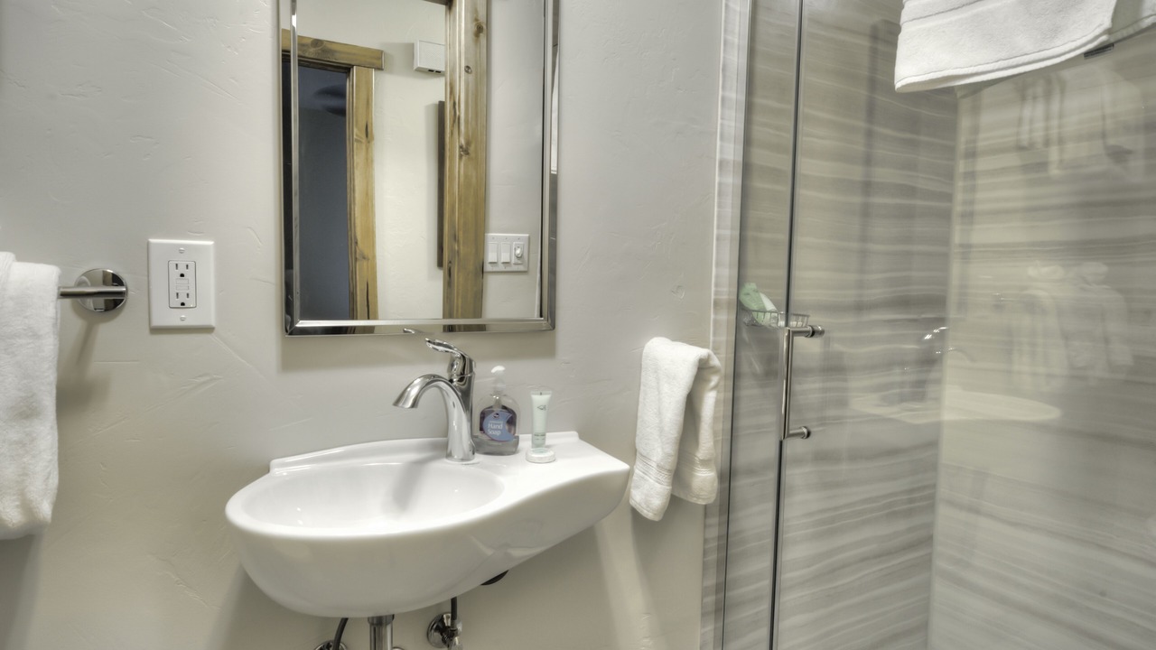 Photo of Bathroom in Peak 9