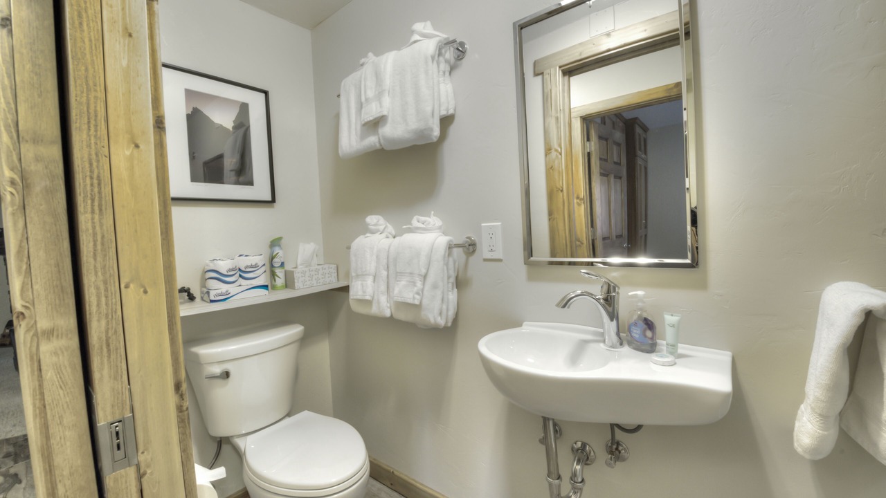 Photo of Bathroom in Peak 9
