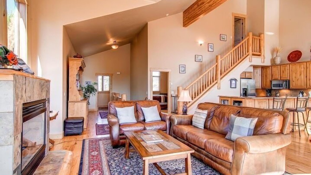 Photo of Livingroom in Three Peaks