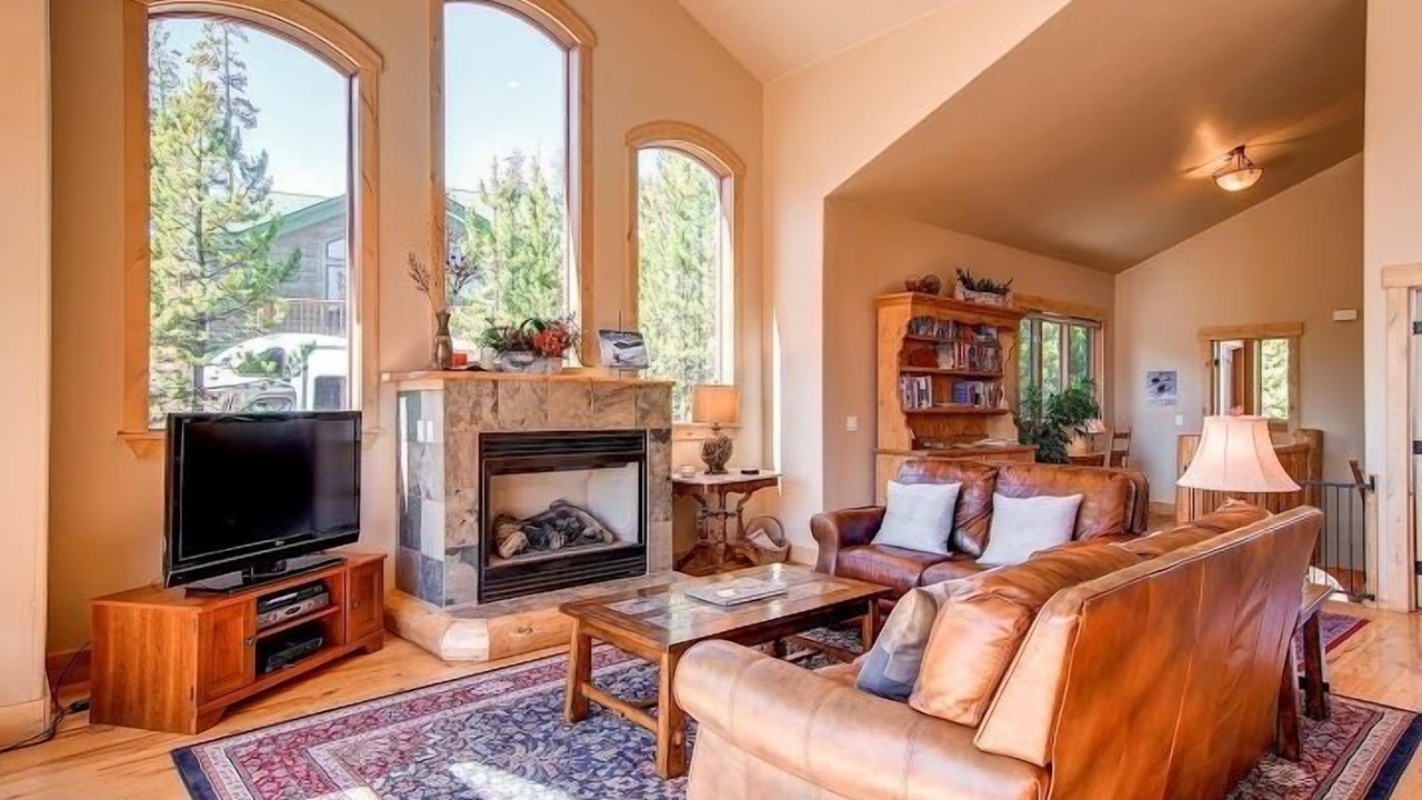 Photo of Livingroom in Three Peaks
