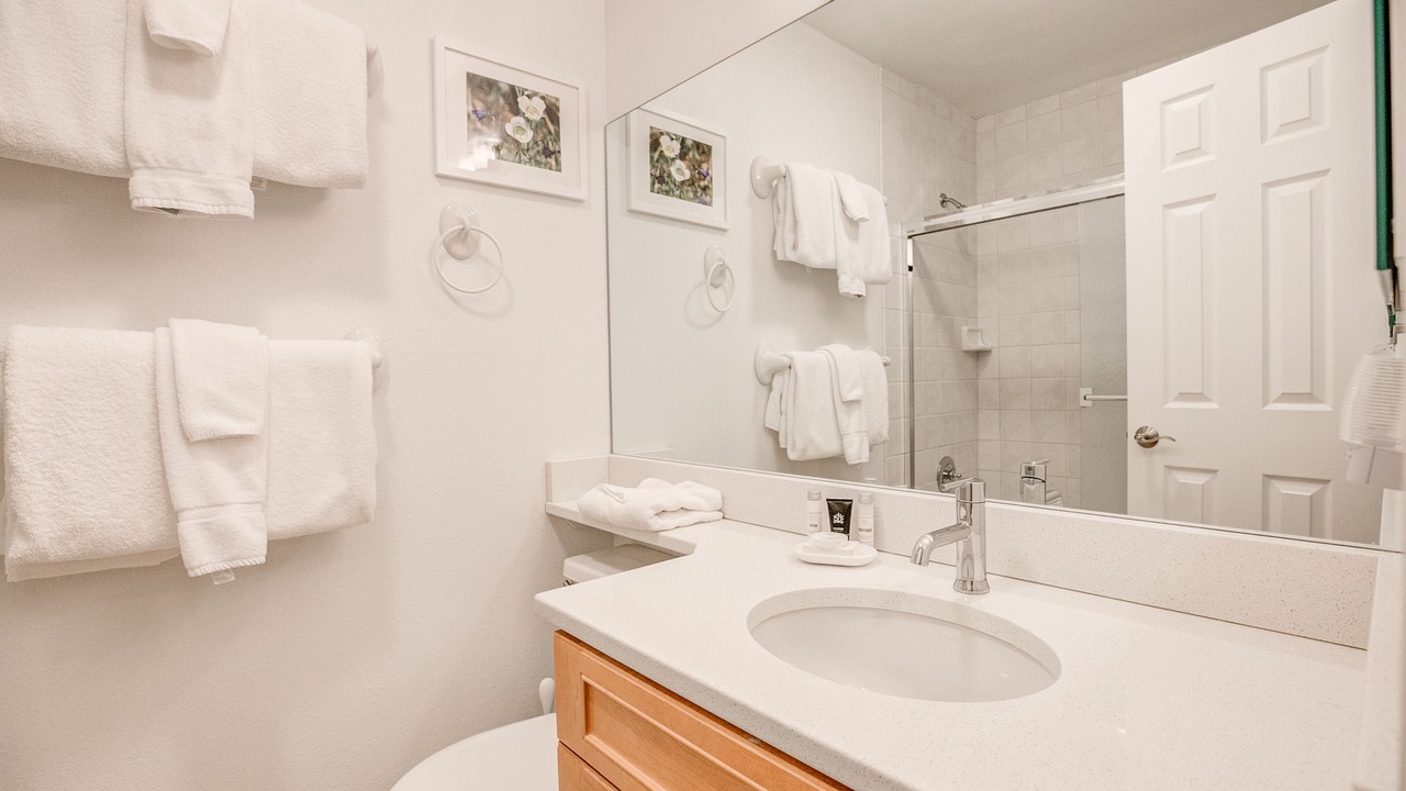 Photo of Bathroom in Four O'Clock