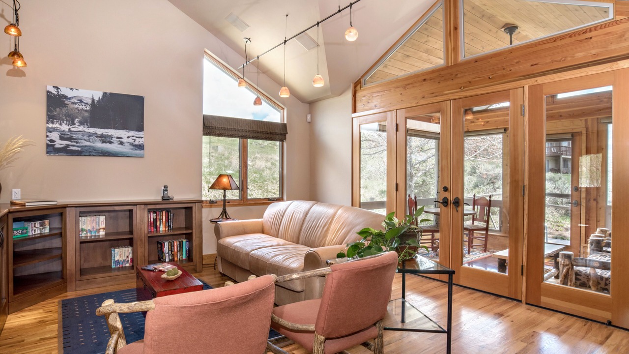 Photo of Bedroom in Missouri Heights
